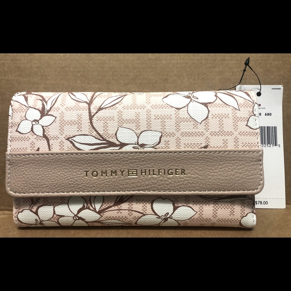 New With Tag Women's Tommy Hilfiger Pink Floral Wallet